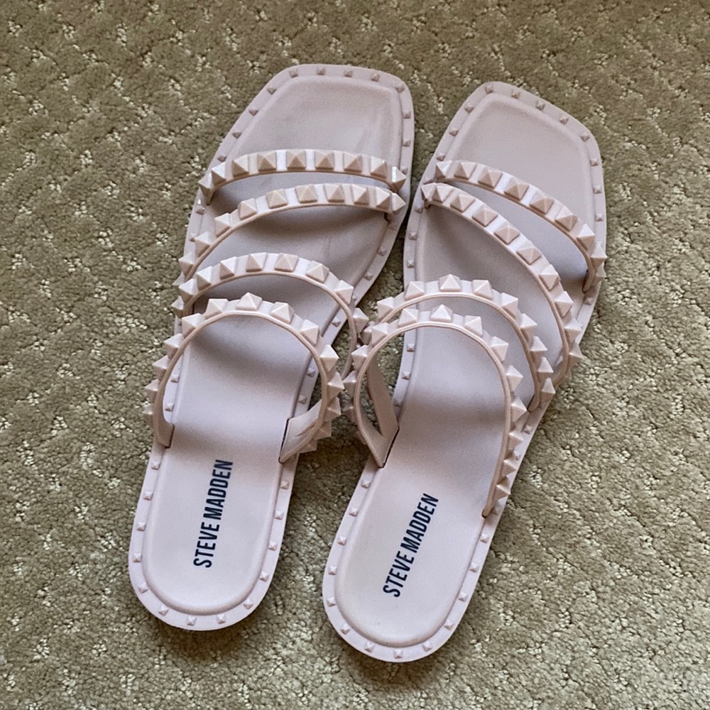 Steve Madden Women’s Skylar Flat Sandal